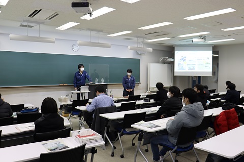 卒業生との情報交換会